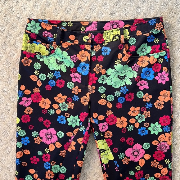 Boutique Moschino Pants black w/flowers Size 8 great condition - Picture 3 of 5